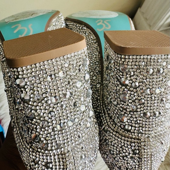 Betsy Johnson silver block heels. - Picture 10 of 11